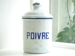 �A���e�B�[�N�z�E���E�L���j�X�^�[POIVRE